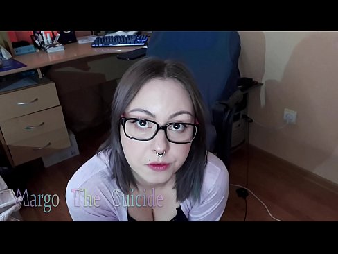 ❤️ Ọmọbinrin ti o ni gbese pẹlu awọn gilaasi buruja Dildo jinna lori Kamẹra ️❌ Fidio furo ❌️